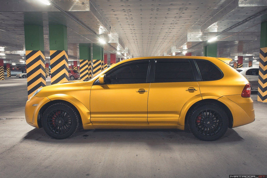 Porshe Cayenne en cromo mate dorado