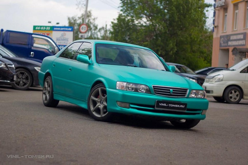 Envoltura completa del Toyota Chaser con TeckWrap verde esmeralda cromado mate